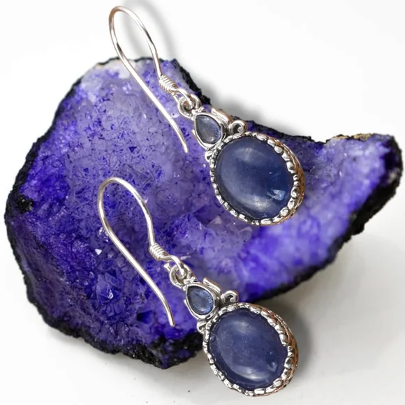 NWT ARTISAN CRAFTED CTW TANZANITE EARRINGS IN STERLING SILVER